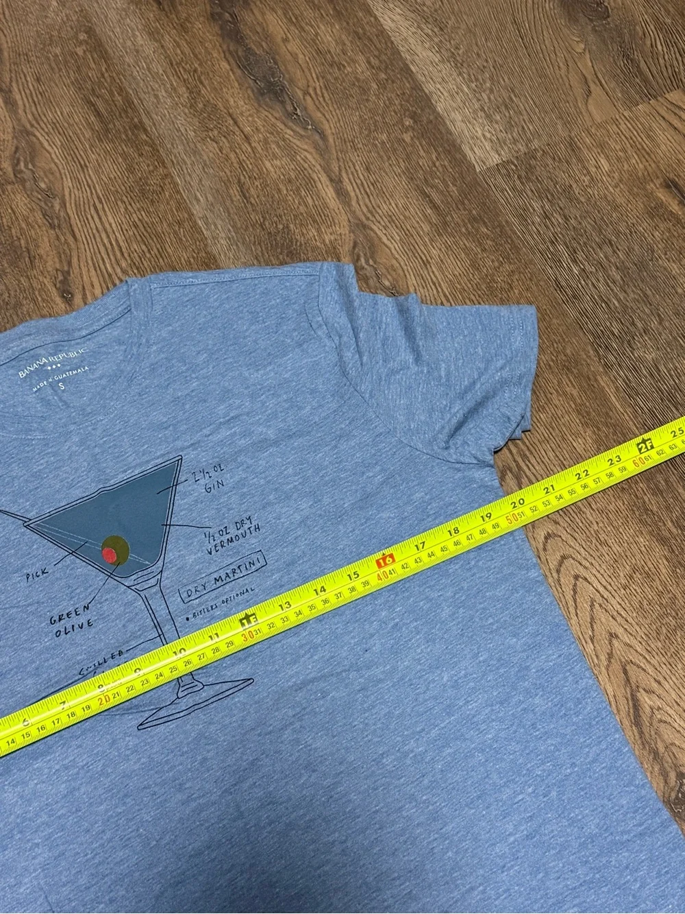 Banana Republic Dry Martini Graphic T-Shirt Size Small